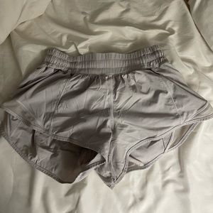 Lululemon Hotty Hot Shorts 2.5”